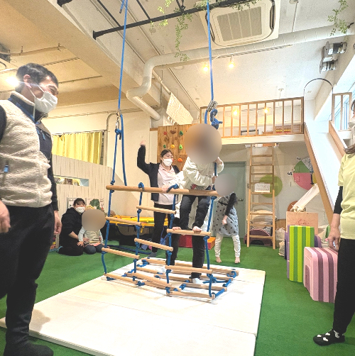 集団療育　個別療育　クッキング　女子会　女子会クッキング　集団療育のねらい　自然な関わり　年齢差　共感する気持ち　社会性の育み　達成感を味わう　看護師　理学療法士　作業療法士　言語聴覚士　児童指導員　保育士