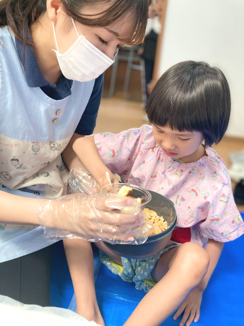 児童発達支援　放課後等デイサービス　カップケーキ作り　東大阪市　集団療育　個別療育　オーダーメイド療育　集団療育レポート　子どもとの向き合い方　保育士　児童指導員　理学療法士　作業療法士　言語聴覚士