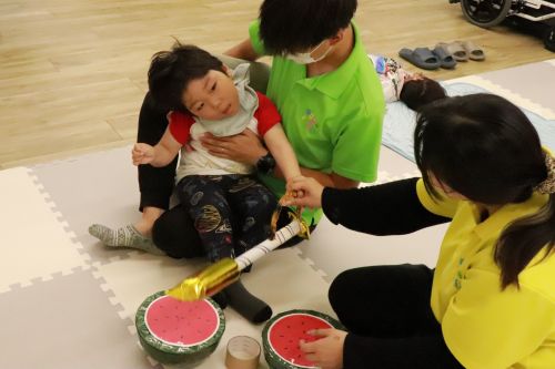 PARCウィル藤井寺　大阪府　大阪　藤井寺市　藤井寺　療育　体験　スイカ割り　スイカ　大会　イベント　企画　手作り　保育士　理学療法士　作業療法士　言語聴覚士　遊び　夏　夏休み　重症心身障害児　医療的ケア　ケア