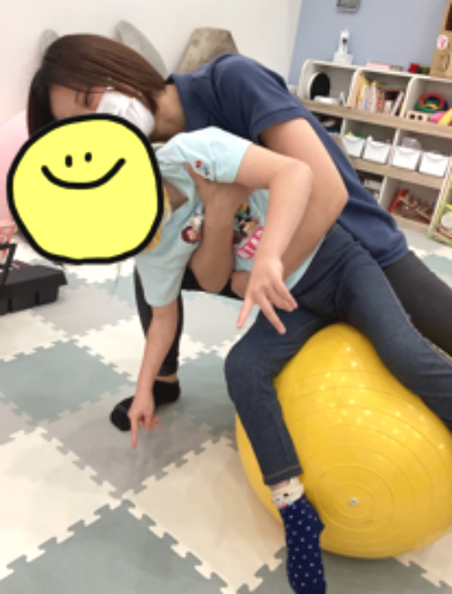 感覚遊び　見る　触れる　感じる　手足の感覚　想像力　個性を生かす　発想力　看護師　保育士　児童指導員　理学療法士　言語聴覚士　作業療法士