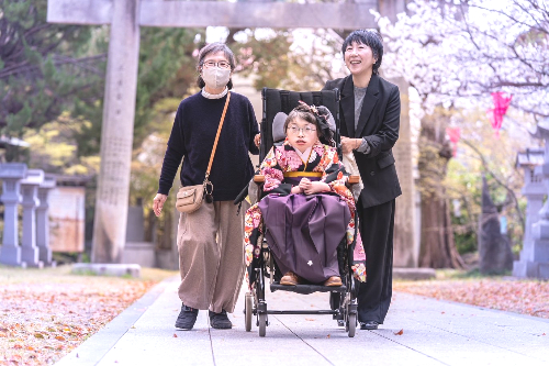 障害児着付け 着付けサービス 晴れ姿を 晴れ舞台に 一生に一度 重症心身障害児 医療的ケア児 家族の思い出 東大阪市 大阪府東大阪市 看護師 理学療法士 作業療法士 言語聴覚士 児童指導員 保育士