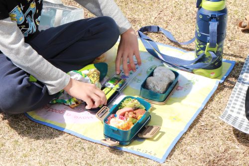 春　遠足　神戸市　神戸　神戸空港　空港　飛行機　ミニチュア　ランチ　お弁当　弁当　ピクニック　放課後等デイサービス　放デイ　子ども　集団療育　療育　保育士　看護師　児童指導員　理学療法士　作業療法士　言語聴覚士