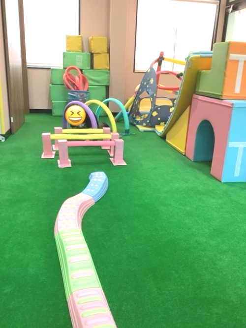 プール プールスティック 毎月のイベント カラフルなプールスティック サーキット サーキットの作り方 遊びの幅が広がる 理学療法士 作業療法士 言語聴覚士 児童指導員 保育士 京都府城陽市 京都府 城陽市寺田樋尻 児童発達支援 放課後等デイサービス 保育所等訪問支援