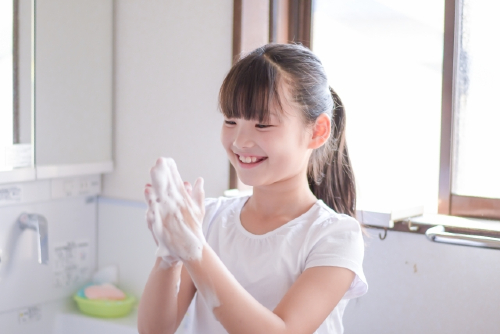 子どもの手洗い　子どもが手を洗ってくれる　子どもが喜ぶ手洗いグッズ　手洗いを習慣化するコツ　手洗いを習慣化するポイント　手を洗わない理由　ぷるぷる石鹸の作り方