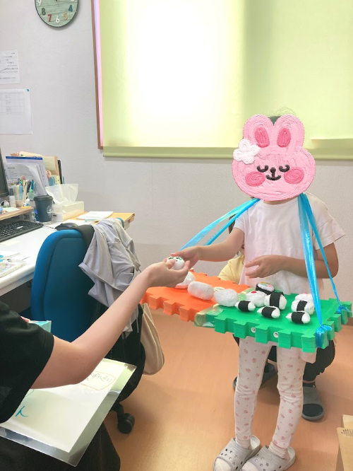子供の成長　東大阪市　緊張が和らぐ　体の動かし方　保護者の願い　保育士　児童指導員　理学療法士　言語聴覚士　初めの印象　環境づくり　子供に合わせた環境づくり
