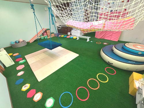 お正月遊び　発達の成長　すごろく遊び　ドレミマット　飛び石　平均台　運動で成長に繋がる　すごろくコース　カラフルコース　東大阪市　大阪府東大阪市