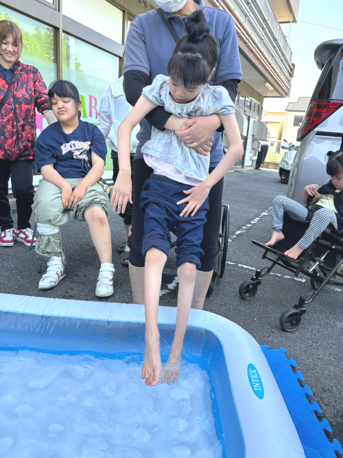 室内水遊び　室内プール　屋外水遊び　屋外プール　水鉄砲　夏の暑さ　伏見区　京都市伏見区　児童発達支援　放課後等デイサービス　保育士　児童指導員　理学療法士　作業療法士　言語聴覚士　看護師